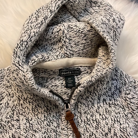 EUC Roots 2T Hooded Sweater - Unisex - Picture 2 of 6
